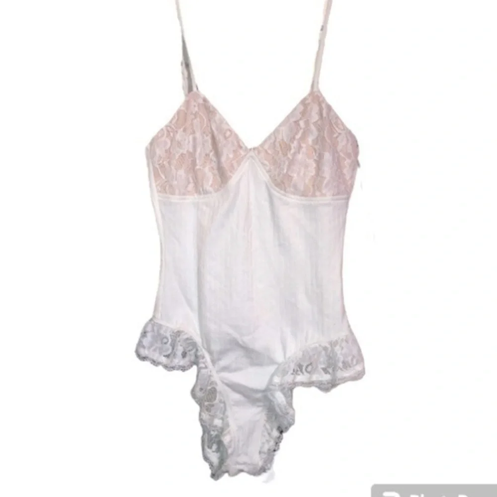 NEW Revolve White Lace bodice With Lace Trim Bodysuit size small - Picture 8 of 8
